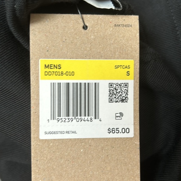 NWT Nike Sportswear Style Essentials Short Sleeve Shirt - Picture 6 of 6